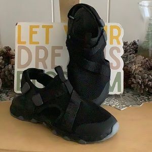 P008  No Brand Sandal Slipper Unisex Velcro Black Size 4